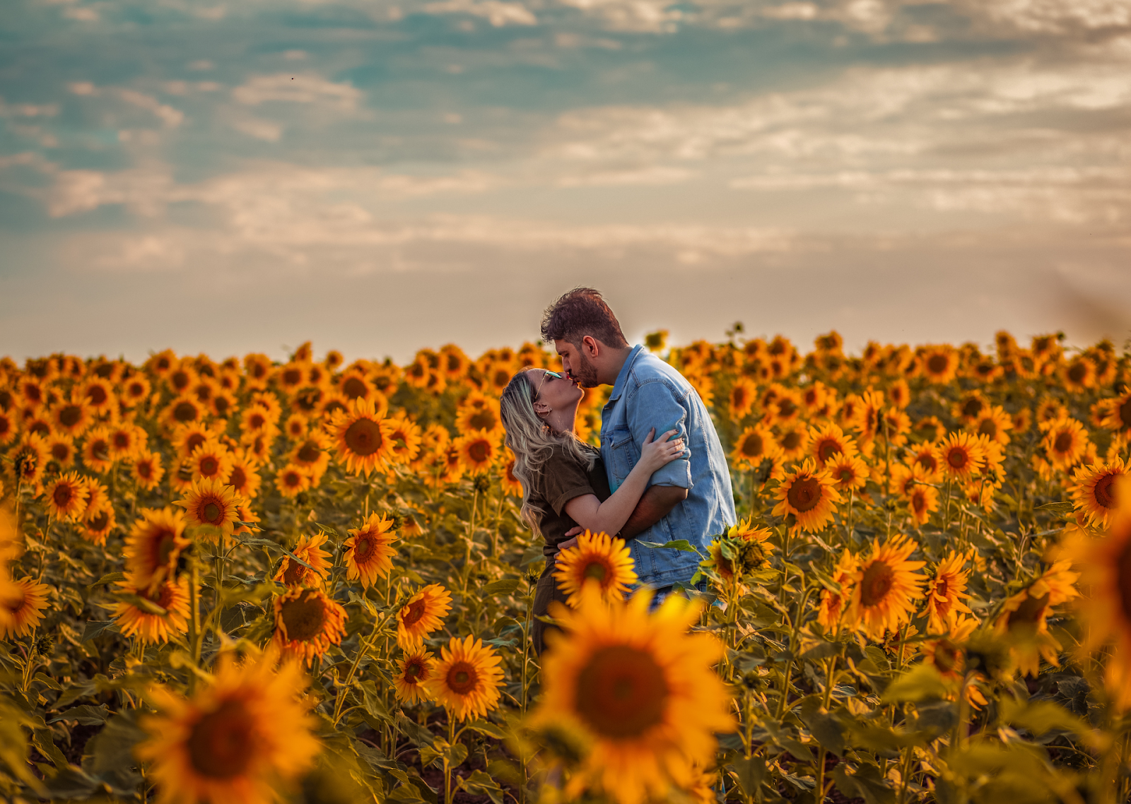 Engagement Picture Poses