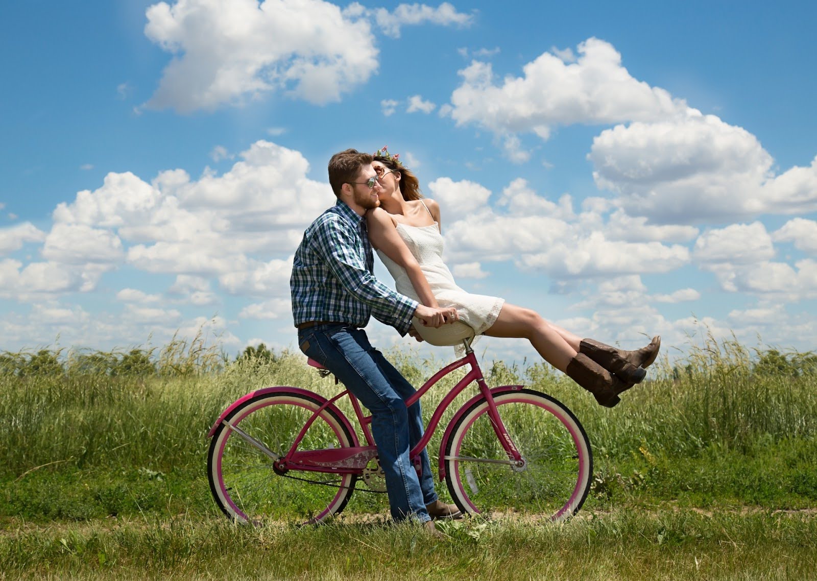 Engagement Picture Poses