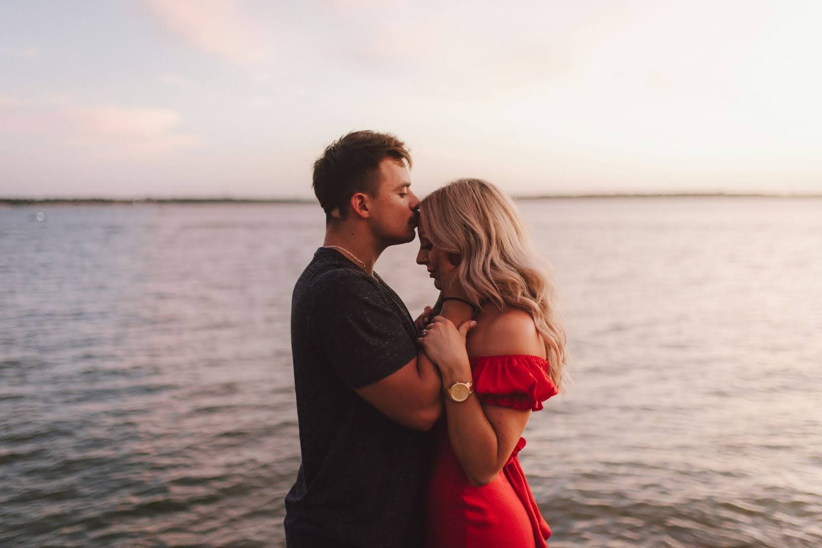 Engagement Picture Poses