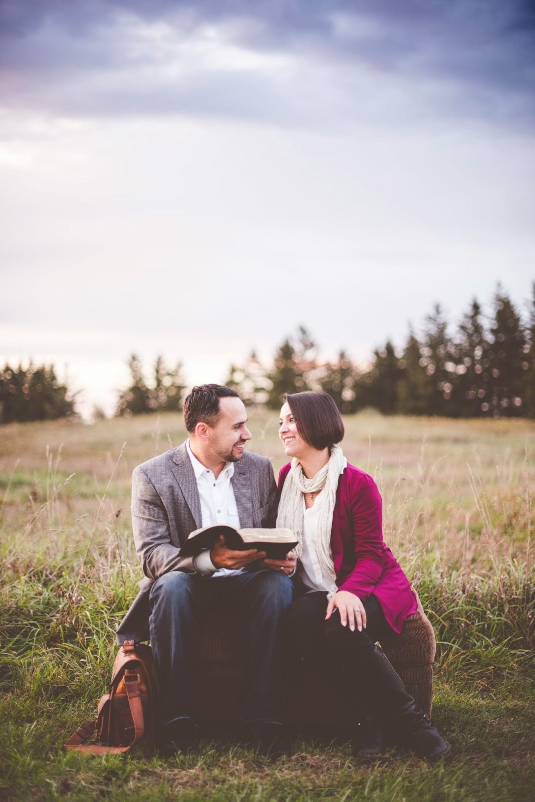 Engagement Picture Poses